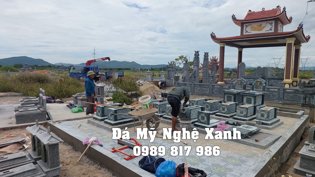 Vận chuyển đê Lắp Đặt 14 Ngôi Mộ Đá Xanh Rêu Tại Xã Khánh Thành