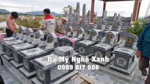 Lắp Đặt 14 Ngôi Mộ Đá Xanh Rêu Tại Xã Khánh Thành