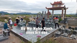 Vận chuyển đê Lắp Đặt 14 Ngôi Mộ Đá Xanh Rêu Tại Xã Khánh Thành