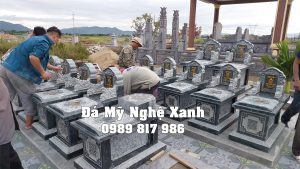 Lắp Đặt 14 Ngôi Mộ Đá Xanh Rêu Tại Xã Khánh Thành