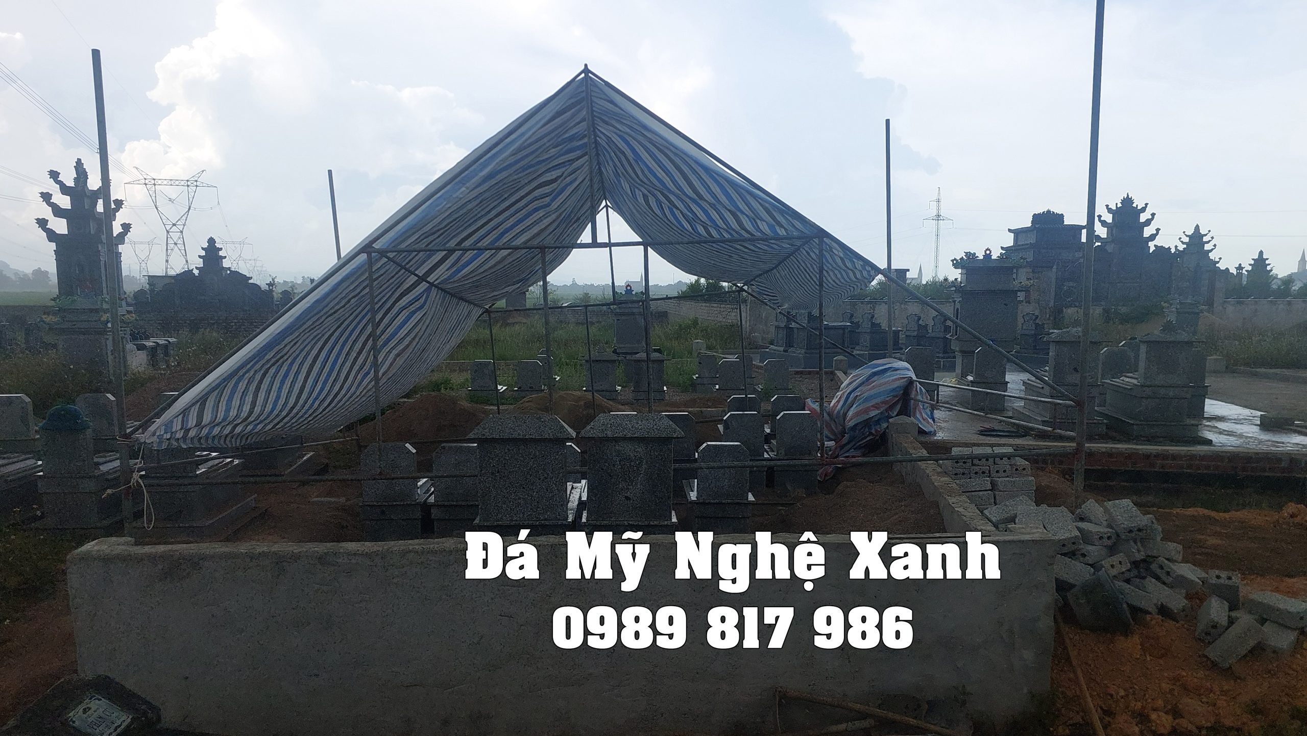 Lắp Đặt 14 Ngôi Mộ Đá Xanh Rêu Tại Xã Khánh Thành